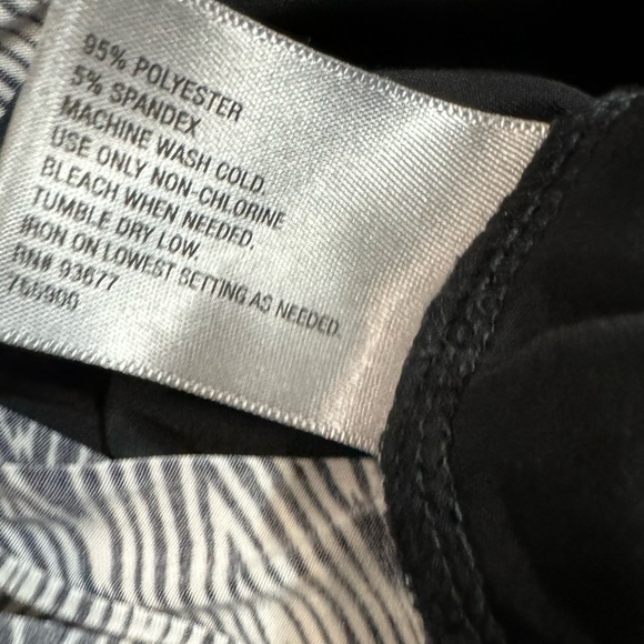 Worthington Stretch Short Sleeve Faux Wrap Black and Off White Blouse Size Small - Picture 8 of 12